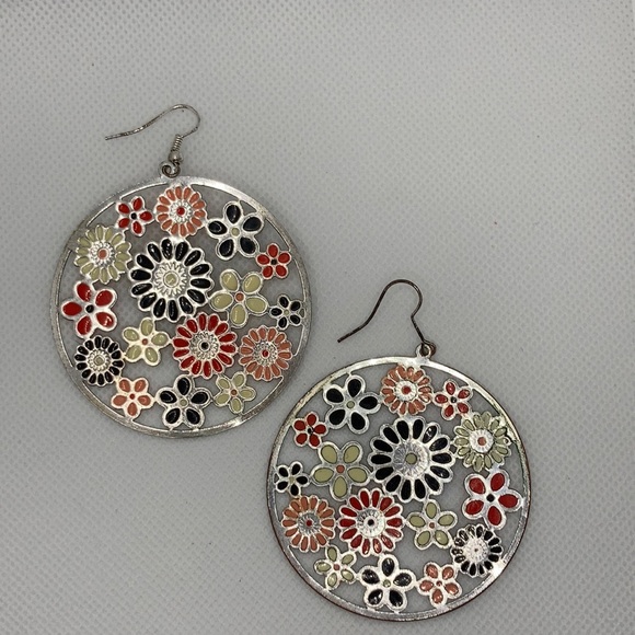 Large dangling black and pink floral earrings - Picture 3 of 5